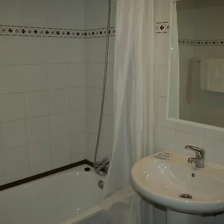 Canal Hotel 2*