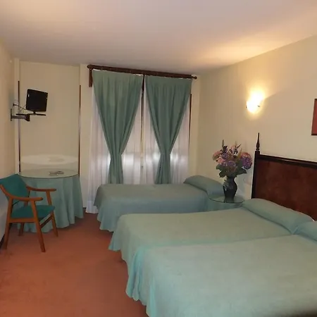 Canal Hotel 2*